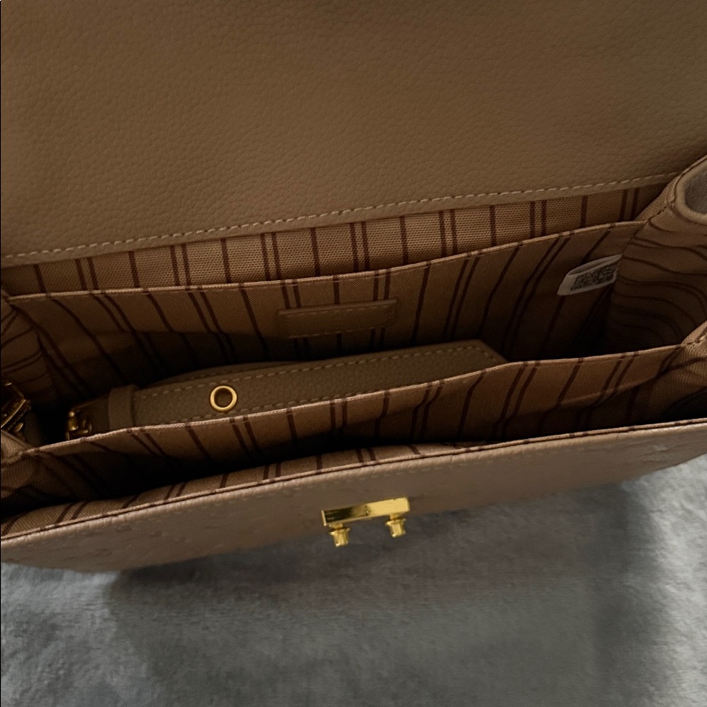 Monogram Crossbody Fashion Bag - Picture 7 of 9
